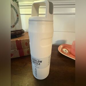 Stanley Aerolight Iceflow Bottle